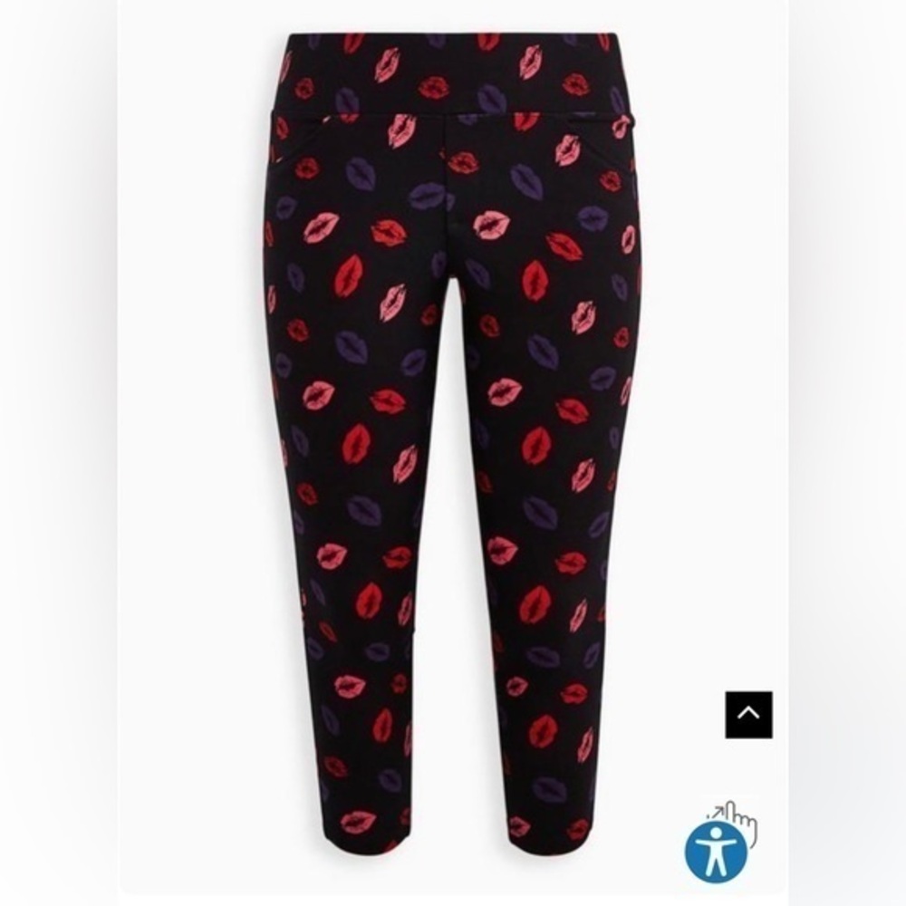 Torrid Pocket Pixie Skinny Studio Luxe Ponte High-Rise Pant lips print size 00R